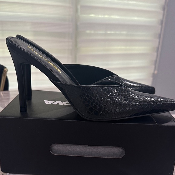 Fashion Nova “Rosario Stiletto Pump” - Picture 1 of 5